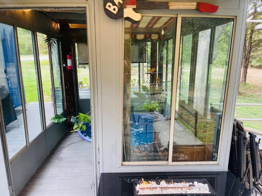 הוילה Bastrop Tiny Disc Golf Retreat מראה חיצוני תמונה