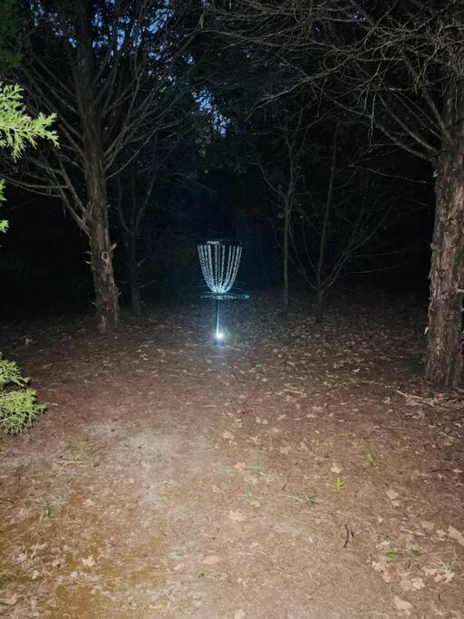 הוילה Bastrop Tiny Disc Golf Retreat מראה חיצוני תמונה