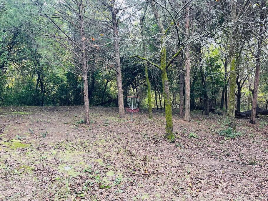 הוילה Bastrop Tiny Disc Golf Retreat מראה חיצוני תמונה