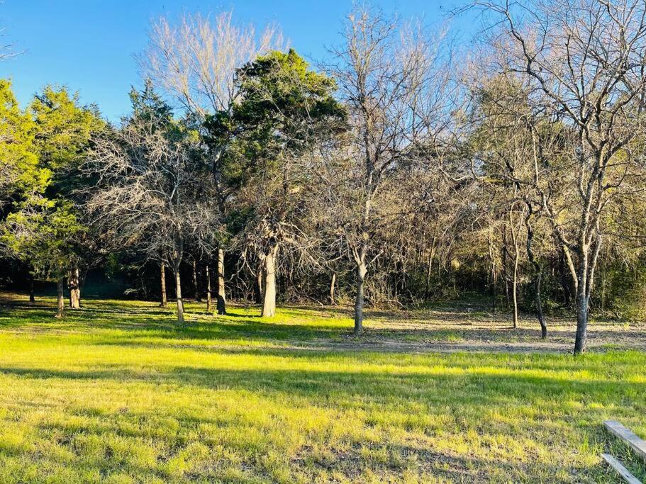 הוילה Bastrop Tiny Disc Golf Retreat מראה חיצוני תמונה