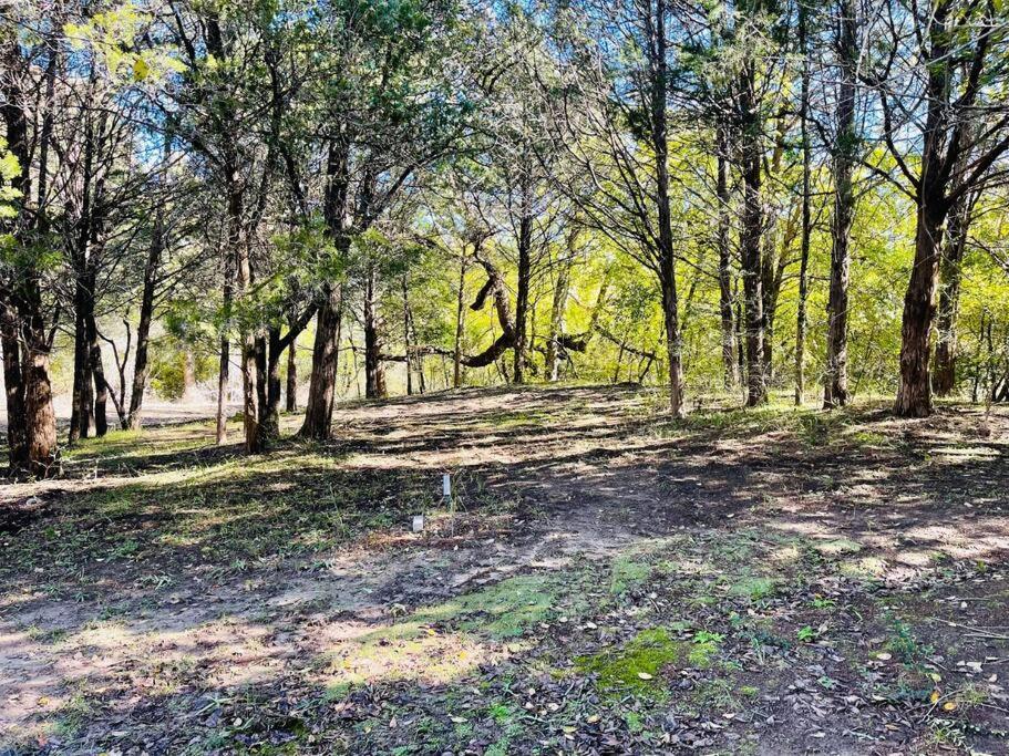 הוילה Bastrop Tiny Disc Golf Retreat מראה חיצוני תמונה